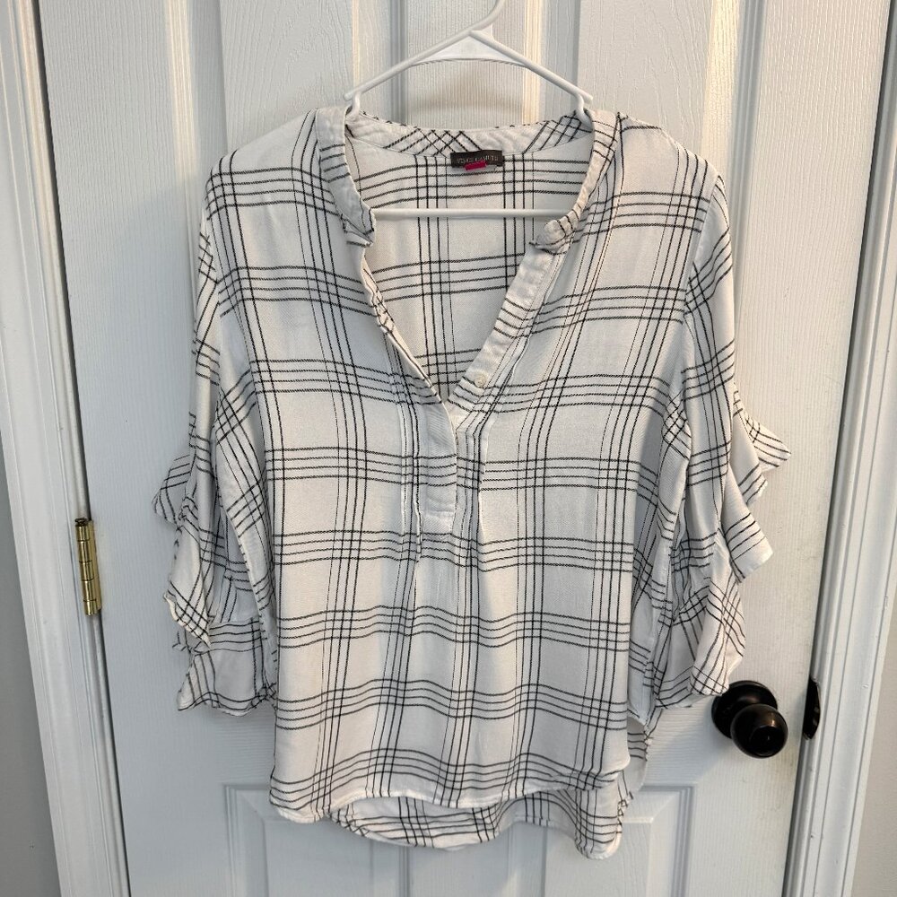 Vince Camuto White & Black Plaid Blouse w/ Flutter Sleeves – Size Medium